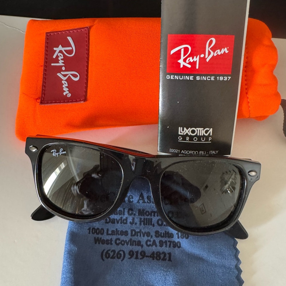 Ray-Ban JR. Classic Black Sunglasses with Orange Case unisex small sized NEW